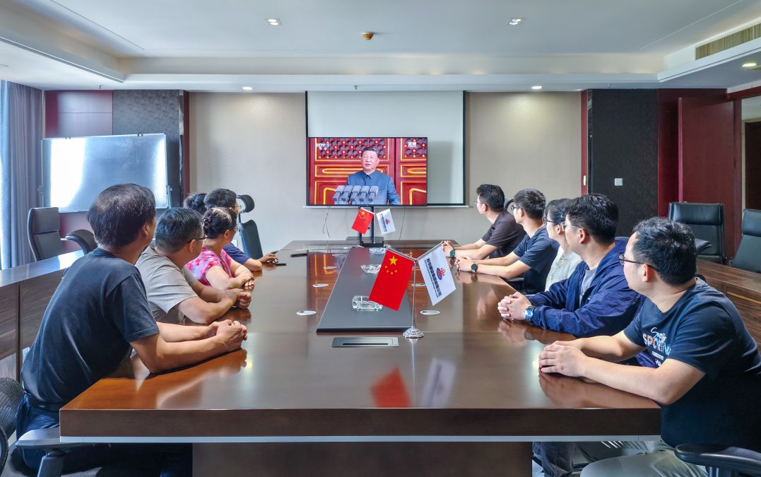 组织党员收看9.3阅兵